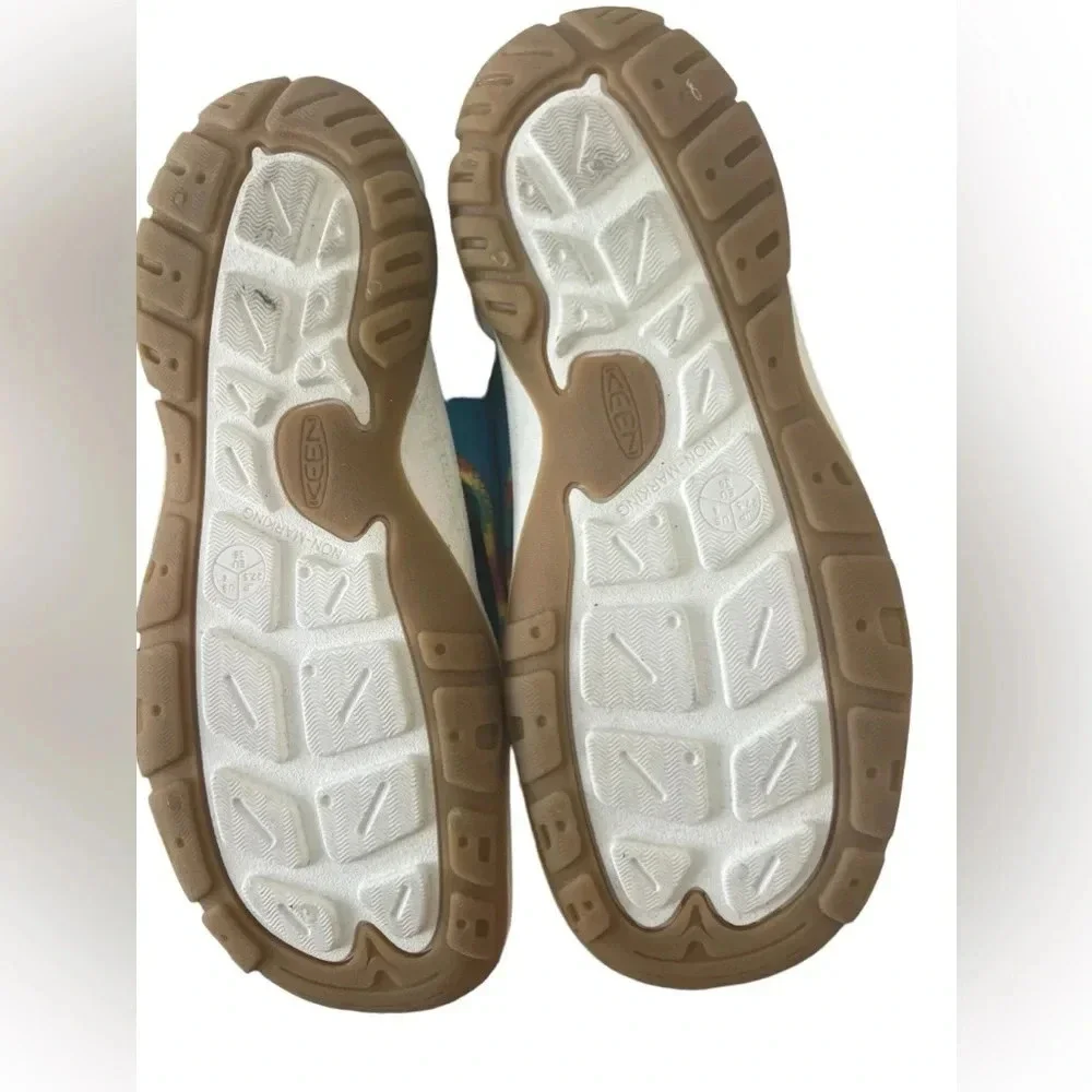 NWOT Keen Water Shoes Size Junior 4